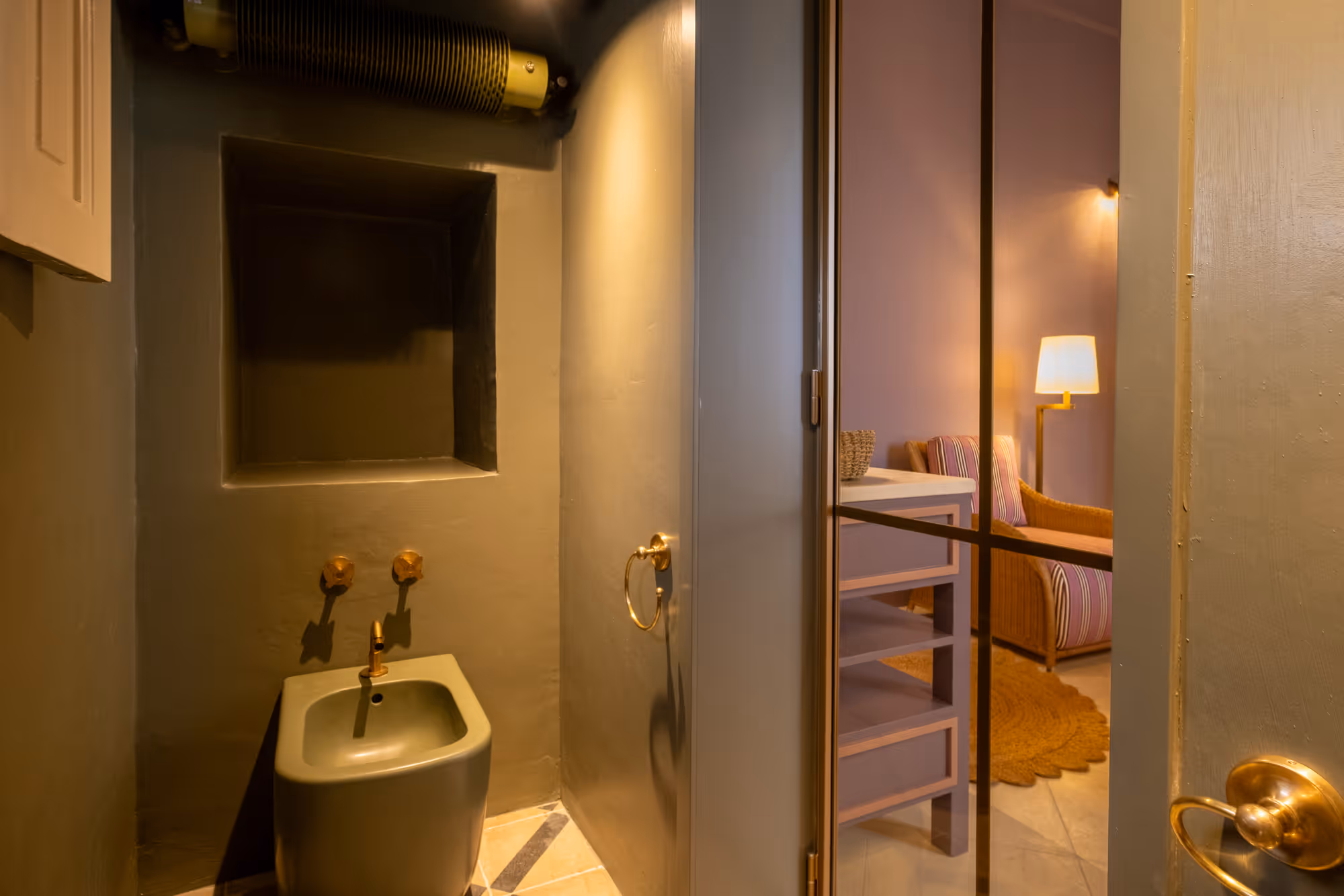 Essentia Creatix, interior detail 8